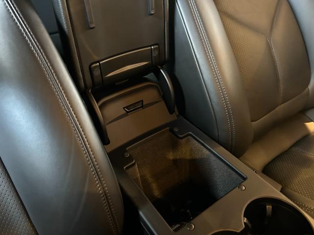 マカン マカン　ＰＡＳＭ　ＬＫＡ　純正ナビ　ＴＶ　バック／サイドカメラ　黒革　１４ＷＡＹパワーシート　シートヒーター　パワーバックドア　１８インチＡＷ　センターカラークレスト　キセノンライト　オートエアコン　ＥＴＣ（26枚目）