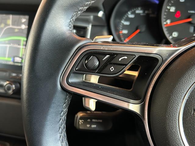 マカン マカン　ＰＡＳＭ　ＬＫＡ　純正ナビ　ＴＶ　バック／サイドカメラ　黒革　１４ＷＡＹパワーシート　シートヒーター　パワーバックドア　１８インチＡＷ　センターカラークレスト　キセノンライト　オートエアコン　ＥＴＣ（31枚目）