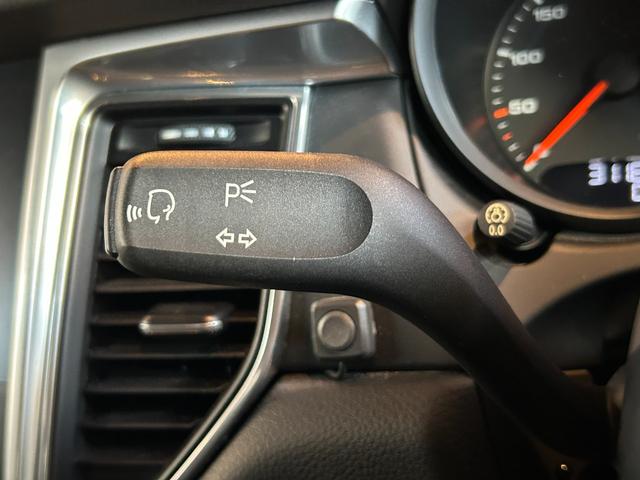 マカン マカン　ＰＡＳＭ　ＬＫＡ　純正ナビ　ＴＶ　バック／サイドカメラ　黒革　１４ＷＡＹパワーシート　シートヒーター　パワーバックドア　１８インチＡＷ　センターカラークレスト　キセノンライト　オートエアコン　ＥＴＣ（33枚目）