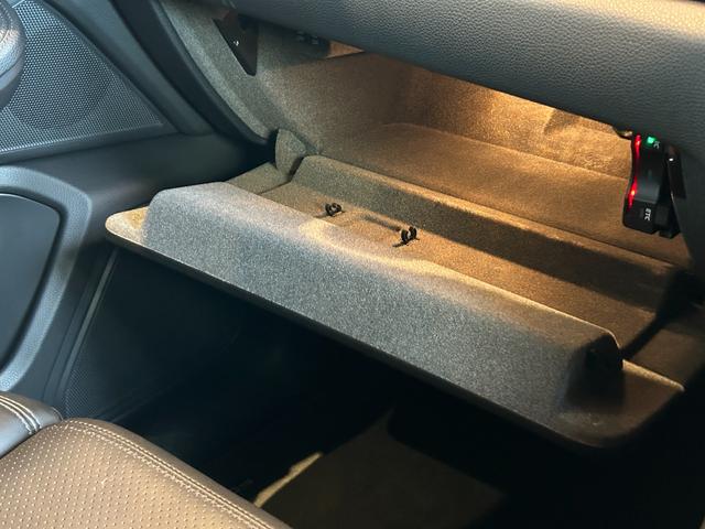 マカン マカン　ＰＡＳＭ　ＬＫＡ　純正ナビ　ＴＶ　バック／サイドカメラ　黒革　１４ＷＡＹパワーシート　シートヒーター　パワーバックドア　１８インチＡＷ　センターカラークレスト　キセノンライト　オートエアコン　ＥＴＣ（45枚目）