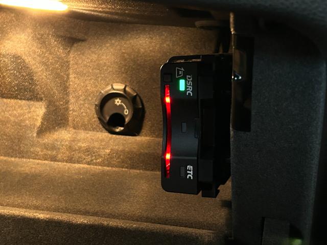 マカン マカン　ＰＡＳＭ　ＬＫＡ　純正ナビ　ＴＶ　バック／サイドカメラ　黒革　１４ＷＡＹパワーシート　シートヒーター　パワーバックドア　１８インチＡＷ　センターカラークレスト　キセノンライト　オートエアコン　ＥＴＣ（46枚目）