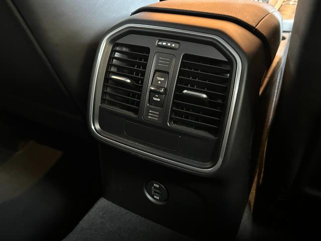 マカン マカン　ＰＡＳＭ　ＬＫＡ　純正ナビ　ＴＶ　バック／サイドカメラ　黒革　１４ＷＡＹパワーシート　シートヒーター　パワーバックドア　１８インチＡＷ　センターカラークレスト　キセノンライト　オートエアコン　ＥＴＣ（47枚目）