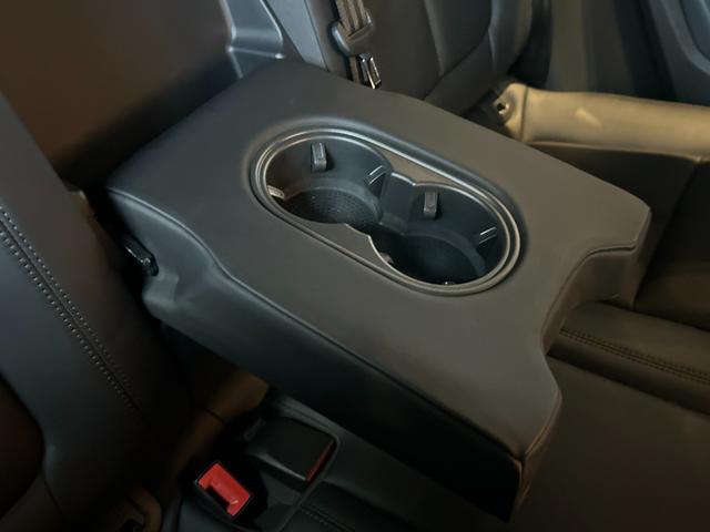 マカン マカン　ＰＡＳＭ　ＬＫＡ　純正ナビ　ＴＶ　バック／サイドカメラ　黒革　１４ＷＡＹパワーシート　シートヒーター　パワーバックドア　１８インチＡＷ　センターカラークレスト　キセノンライト　オートエアコン　ＥＴＣ（48枚目）