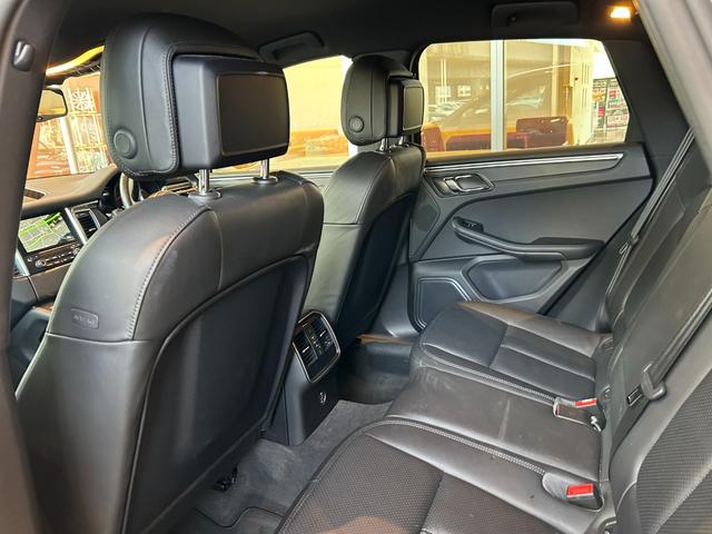 マカン マカン　ＰＡＳＭ　ＬＫＡ　純正ナビ　ＴＶ　バック／サイドカメラ　黒革　１４ＷＡＹパワーシート　シートヒーター　パワーバックドア　１８インチＡＷ　センターカラークレスト　キセノンライト　オートエアコン　ＥＴＣ（51枚目）