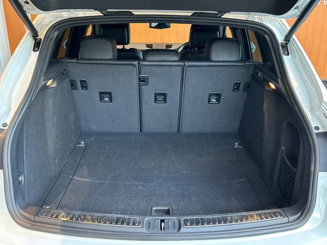 マカン マカン　ＰＡＳＭ　ＬＫＡ　純正ナビ　ＴＶ　バック／サイドカメラ　黒革　１４ＷＡＹパワーシート　シートヒーター　パワーバックドア　１８インチＡＷ　センターカラークレスト　キセノンライト　オートエアコン　ＥＴＣ（57枚目）