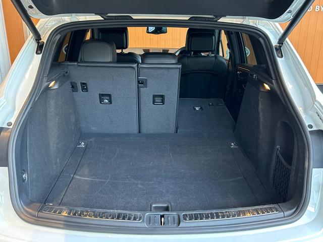 マカン マカン　ＰＡＳＭ　ＬＫＡ　純正ナビ　ＴＶ　バック／サイドカメラ　黒革　１４ＷＡＹパワーシート　シートヒーター　パワーバックドア　１８インチＡＷ　センターカラークレスト　キセノンライト　オートエアコン　ＥＴＣ（58枚目）