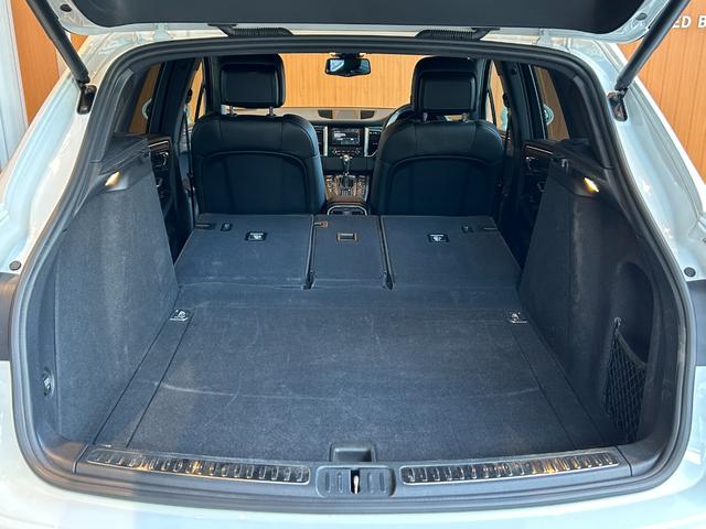 マカン マカン　ＰＡＳＭ　ＬＫＡ　純正ナビ　ＴＶ　バック／サイドカメラ　黒革　１４ＷＡＹパワーシート　シートヒーター　パワーバックドア　１８インチＡＷ　センターカラークレスト　キセノンライト　オートエアコン　ＥＴＣ（59枚目）