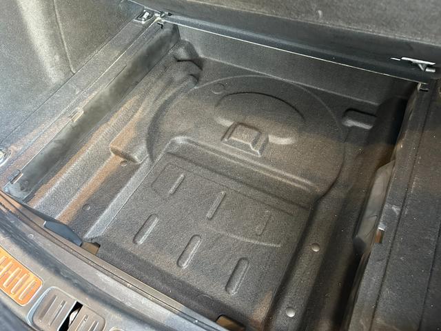 マカン マカン　ＰＡＳＭ　ＬＫＡ　純正ナビ　ＴＶ　バック／サイドカメラ　黒革　１４ＷＡＹパワーシート　シートヒーター　パワーバックドア　１８インチＡＷ　センターカラークレスト　キセノンライト　オートエアコン　ＥＴＣ（60枚目）