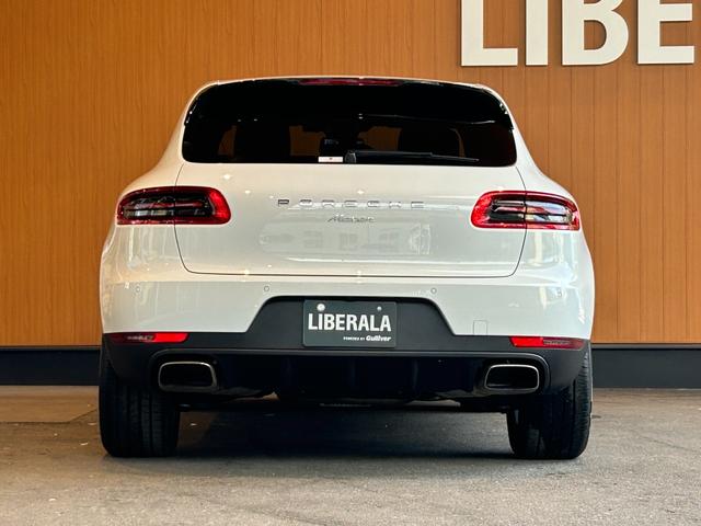 マカン マカン　ＰＡＳＭ　ＬＫＡ　純正ナビ　ＴＶ　バック／サイドカメラ　黒革　１４ＷＡＹパワーシート　シートヒーター　パワーバックドア　１８インチＡＷ　センターカラークレスト　キセノンライト　オートエアコン　ＥＴＣ（63枚目）