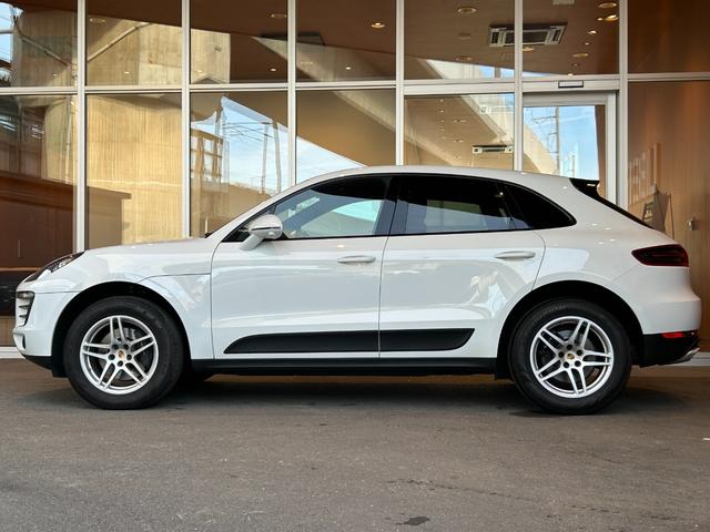 マカン マカン　ＰＡＳＭ　ＬＫＡ　純正ナビ　ＴＶ　バック／サイドカメラ　黒革　１４ＷＡＹパワーシート　シートヒーター　パワーバックドア　１８インチＡＷ　センターカラークレスト　キセノンライト　オートエアコン　ＥＴＣ（65枚目）