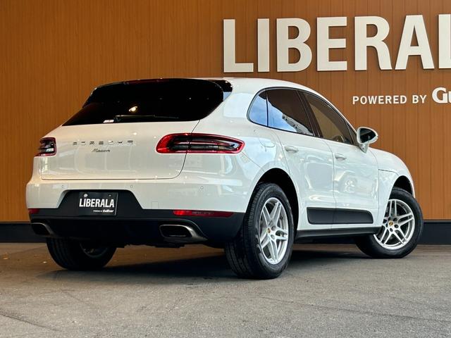 マカン マカン　ＰＡＳＭ　ＬＫＡ　純正ナビ　ＴＶ　バック／サイドカメラ　黒革　１４ＷＡＹパワーシート　シートヒーター　パワーバックドア　１８インチＡＷ　センターカラークレスト　キセノンライト　オートエアコン　ＥＴＣ（68枚目）