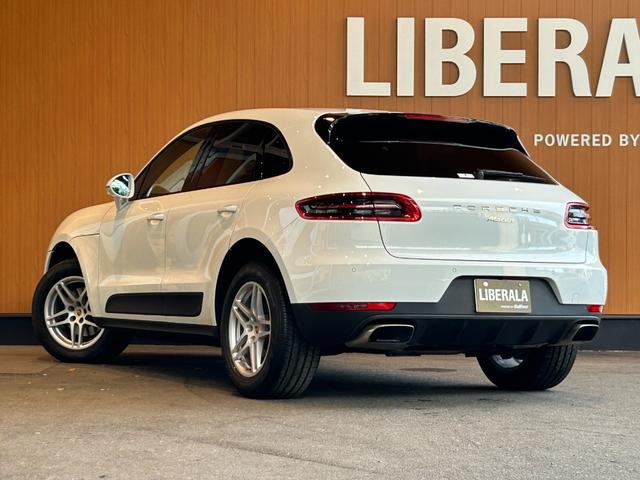 マカン マカン　ＰＡＳＭ　ＬＫＡ　純正ナビ　ＴＶ　バック／サイドカメラ　黒革　１４ＷＡＹパワーシート　シートヒーター　パワーバックドア　１８インチＡＷ　センターカラークレスト　キセノンライト　オートエアコン　ＥＴＣ（69枚目）