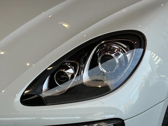 マカン マカン　ＰＡＳＭ　ＬＫＡ　純正ナビ　ＴＶ　バック／サイドカメラ　黒革　１４ＷＡＹパワーシート　シートヒーター　パワーバックドア　１８インチＡＷ　センターカラークレスト　キセノンライト　オートエアコン　ＥＴＣ（70枚目）