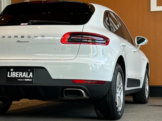 マカン マカン　ＰＡＳＭ　ＬＫＡ　純正ナビ　ＴＶ　バック／サイドカメラ　黒革　１４ＷＡＹパワーシート　シートヒーター　パワーバックドア　１８インチＡＷ　センターカラークレスト　キセノンライト　オートエアコン　ＥＴＣ（78枚目）