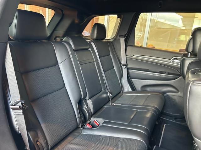 ジープ・グランドチェロキー ＷＫ　１０ｔｈアニバーサリーエディション　ＡＣＣ　ＬＫＡ　ＢＳＭ　純正ナビ　ＴＶ　フロント／サイド／バックカメラ　黒革　エアシート　シートヒーター　パワーシート　ＬＥＤヘッドライト　１８インチＡＷ　スマートキー　パワーバックドア　ワンオーナー（9枚目）