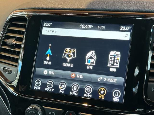 ジープ・グランドチェロキー ＷＫ　１０ｔｈアニバーサリーエディション　ＡＣＣ　ＬＫＡ　ＢＳＭ　純正ナビ　ＴＶ　フロント／サイド／バックカメラ　黒革　エアシート　シートヒーター　パワーシート　ＬＥＤヘッドライト　１８インチＡＷ　スマートキー　パワーバックドア　ワンオーナー（10枚目）