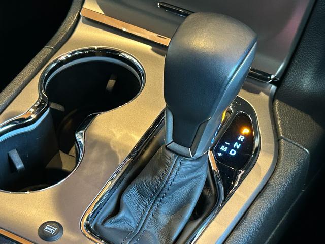 ジープ・グランドチェロキー ＷＫ　１０ｔｈアニバーサリーエディション　ＡＣＣ　ＬＫＡ　ＢＳＭ　純正ナビ　ＴＶ　フロント／サイド／バックカメラ　黒革　エアシート　シートヒーター　パワーシート　ＬＥＤヘッドライト　１８インチＡＷ　スマートキー　パワーバックドア　ワンオーナー（22枚目）