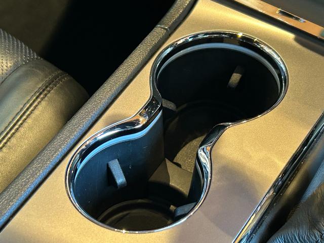 ジープ・グランドチェロキー ＷＫ　１０ｔｈアニバーサリーエディション　ＡＣＣ　ＬＫＡ　ＢＳＭ　純正ナビ　ＴＶ　フロント／サイド／バックカメラ　黒革　エアシート　シートヒーター　パワーシート　ＬＥＤヘッドライト　１８インチＡＷ　スマートキー　パワーバックドア　ワンオーナー（23枚目）