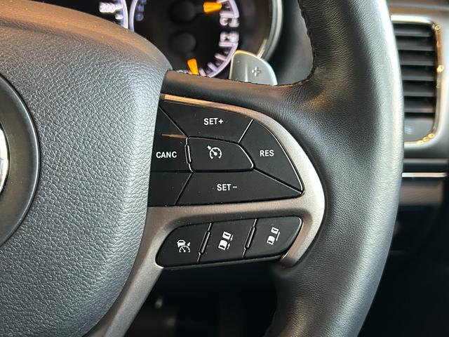 ジープ・グランドチェロキー ＷＫ　１０ｔｈアニバーサリーエディション　ＡＣＣ　ＬＫＡ　ＢＳＭ　純正ナビ　ＴＶ　フロント／サイド／バックカメラ　黒革　エアシート　シートヒーター　パワーシート　ＬＥＤヘッドライト　１８インチＡＷ　スマートキー　パワーバックドア　ワンオーナー（30枚目）