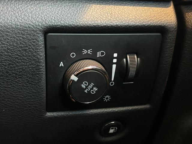 ジープ・グランドチェロキー ＷＫ　１０ｔｈアニバーサリーエディション　ＡＣＣ　ＬＫＡ　ＢＳＭ　純正ナビ　ＴＶ　フロント／サイド／バックカメラ　黒革　エアシート　シートヒーター　パワーシート　ＬＥＤヘッドライト　１８インチＡＷ　スマートキー　パワーバックドア　ワンオーナー（33枚目）