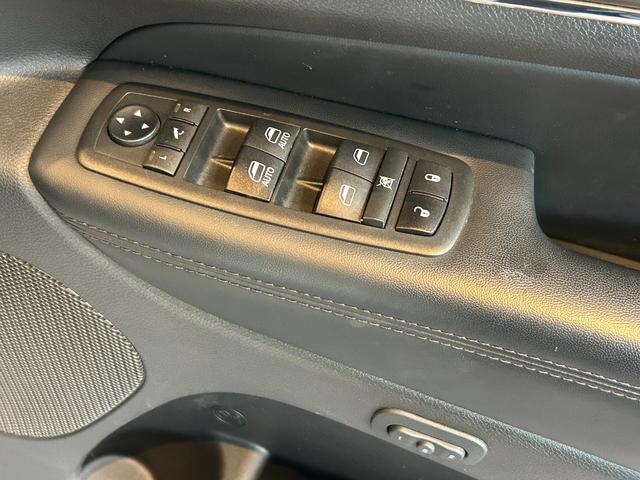 ジープ・グランドチェロキー ＷＫ　１０ｔｈアニバーサリーエディション　ＡＣＣ　ＬＫＡ　ＢＳＭ　純正ナビ　ＴＶ　フロント／サイド／バックカメラ　黒革　エアシート　シートヒーター　パワーシート　ＬＥＤヘッドライト　１８インチＡＷ　スマートキー　パワーバックドア　ワンオーナー（35枚目）