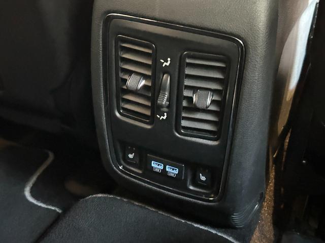 ジープ・グランドチェロキー ＷＫ　１０ｔｈアニバーサリーエディション　ＡＣＣ　ＬＫＡ　ＢＳＭ　純正ナビ　ＴＶ　フロント／サイド／バックカメラ　黒革　エアシート　シートヒーター　パワーシート　ＬＥＤヘッドライト　１８インチＡＷ　スマートキー　パワーバックドア　ワンオーナー（45枚目）