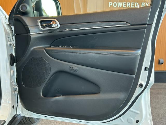 ジープ・グランドチェロキー ＷＫ　１０ｔｈアニバーサリーエディション　ＡＣＣ　ＬＫＡ　ＢＳＭ　純正ナビ　ＴＶ　フロント／サイド／バックカメラ　黒革　エアシート　シートヒーター　パワーシート　ＬＥＤヘッドライト　１８インチＡＷ　スマートキー　パワーバックドア　ワンオーナー（51枚目）