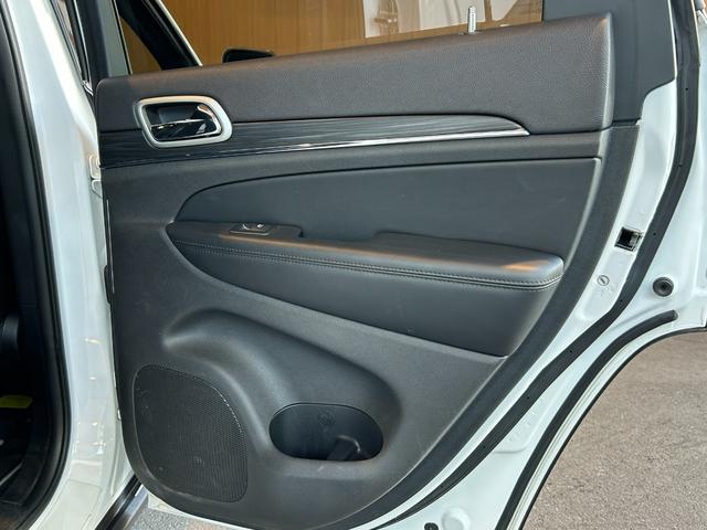 ジープ・グランドチェロキー ＷＫ　１０ｔｈアニバーサリーエディション　ＡＣＣ　ＬＫＡ　ＢＳＭ　純正ナビ　ＴＶ　フロント／サイド／バックカメラ　黒革　エアシート　シートヒーター　パワーシート　ＬＥＤヘッドライト　１８インチＡＷ　スマートキー　パワーバックドア　ワンオーナー（53枚目）