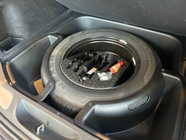 ジープ・グランドチェロキー ＷＫ　１０ｔｈアニバーサリーエディション　ＡＣＣ　ＬＫＡ　ＢＳＭ　純正ナビ　ＴＶ　フロント／サイド／バックカメラ　黒革　エアシート　シートヒーター　パワーシート　ＬＥＤヘッドライト　１８インチＡＷ　スマートキー　パワーバックドア　ワンオーナー（56枚目）