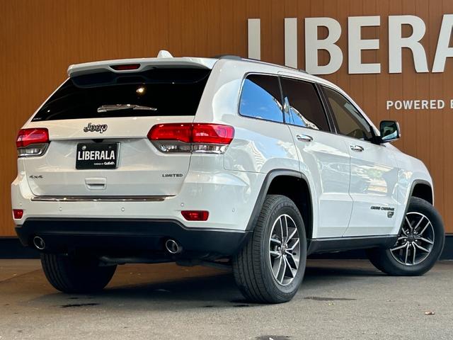 ジープ・グランドチェロキー ＷＫ　１０ｔｈアニバーサリーエディション　ＡＣＣ　ＬＫＡ　ＢＳＭ　純正ナビ　ＴＶ　フロント／サイド／バックカメラ　黒革　エアシート　シートヒーター　パワーシート　ＬＥＤヘッドライト　１８インチＡＷ　スマートキー　パワーバックドア　ワンオーナー（64枚目）