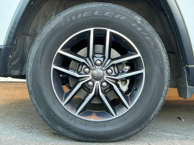 ジープ・グランドチェロキー ＷＫ　１０ｔｈアニバーサリーエディション　ＡＣＣ　ＬＫＡ　ＢＳＭ　純正ナビ　ＴＶ　フロント／サイド／バックカメラ　黒革　エアシート　シートヒーター　パワーシート　ＬＥＤヘッドライト　１８インチＡＷ　スマートキー　パワーバックドア　ワンオーナー（69枚目）