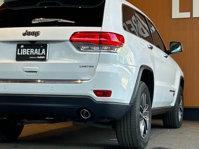 ジープ・グランドチェロキー ＷＫ　１０ｔｈアニバーサリーエディション　ＡＣＣ　ＬＫＡ　ＢＳＭ　純正ナビ　ＴＶ　フロント／サイド／バックカメラ　黒革　エアシート　シートヒーター　パワーシート　ＬＥＤヘッドライト　１８インチＡＷ　スマートキー　パワーバックドア　ワンオーナー（74枚目）