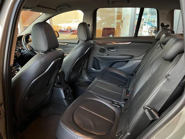 ２シリーズ ２１８ｉグランツアラー　ラグジュアリー　アドバンスドアクティブセーフティＰＫＧ　ＡＣＣ　ＨＵＤ　ＬＤＷ　ｉＤｒｉｖｅナビ　バックカメラ　前後ＰＤＣ　黒革　シートヒーター　パワーシート　コンフォートアクセス　ＬＥＤヘッドライト　１８インチＡＷ（53枚目）