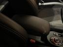 センターコンソールもレザーがあしらわれております。