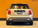 外装は目立った傷もなく良好な状態に保たれております!外装色は、MINI特有のルーフトップ・グレー・メタリックです!