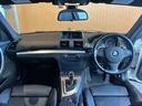 １シリーズ １３５ｉ　ＬＣＩモデル　ｉＤｒｉｖｅナビ　黒革　シートヒーター　パワーシート　キセノンヘッドライト　オートライト　フロント／バックカメラ　プッシュエンジンスタート　１８インチＡＷ　ＥＴＣ　ステアリングスイッチ（4枚目）