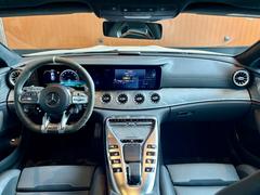 全体を俯瞰してみるとよく分かる、細部までこだわったデザインです！ドライバーの運転姿勢にもこだわっていることがよく分かります！ 4