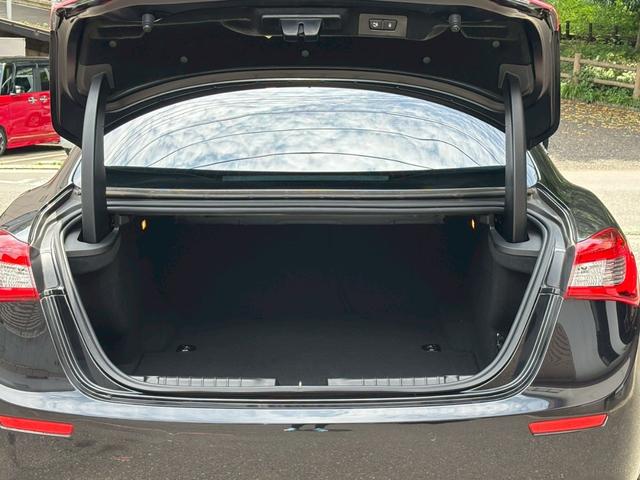 ギブリ 　サンルーフ　パドルシフト　赤革　フルセグＴＶ　禁煙　ＯＰ１９インチホイール　記録簿　禁煙　Ｂｌｕｅｔｏｏｔｈ（12枚目）