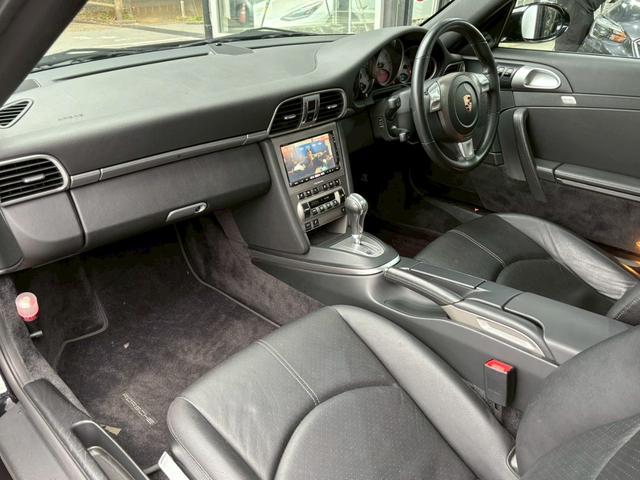 ９１１ ９１１カレラＳ　カレラＳ　サンルーフ　黒革　クルーズコントロール　シートヒーター　Ｂカメラ　フルセグＴＶ　ナビ　ＥＴＣ　記録簿　スペアキー　禁煙（17枚目）