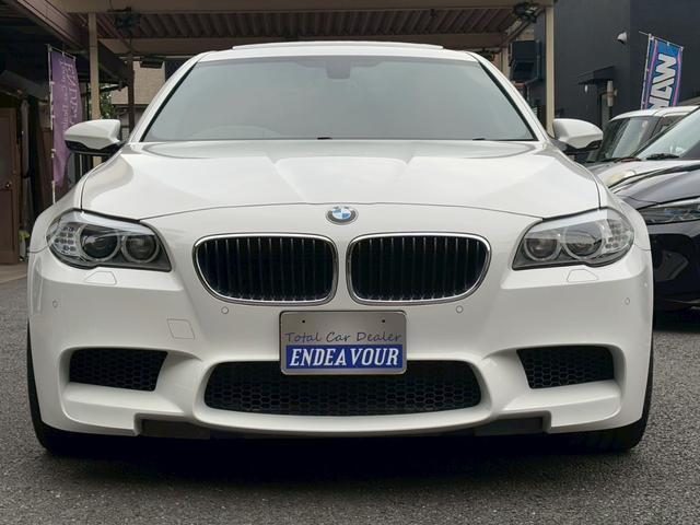 Ｍ５ Ｍ５　サンルーフ　黒革　パワーシート　シートヒーター　ベンチレーション　ヘッドアップディスプレイ　トップビューカメラ　ＥＴＣ　記録簿（6枚目）