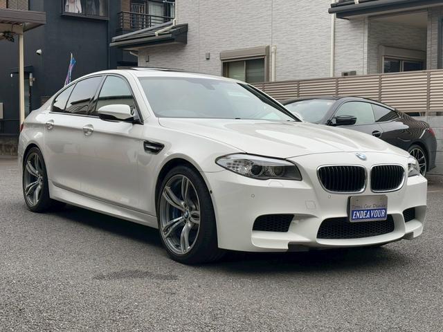 Ｍ５ Ｍ５　サンルーフ　黒革　パワーシート　シートヒーター　ベンチレーション　ヘッドアップディスプレイ　トップビューカメラ　ＥＴＣ　記録簿（7枚目）
