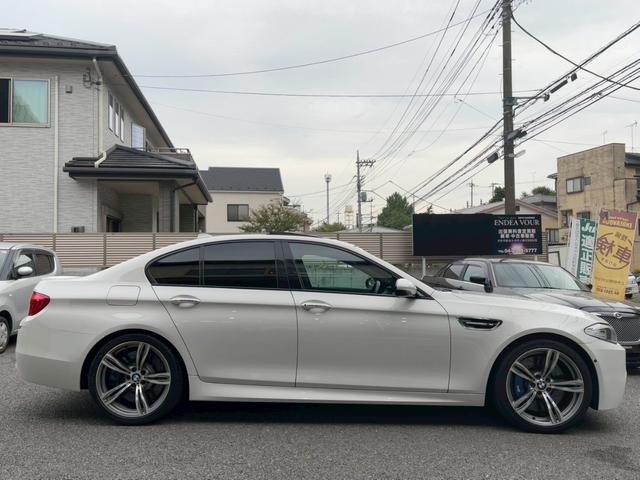 Ｍ５ Ｍ５　サンルーフ　黒革　パワーシート　シートヒーター　ベンチレーション　ヘッドアップディスプレイ　トップビューカメラ　ＥＴＣ　記録簿（8枚目）