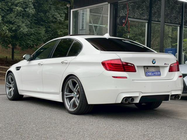Ｍ５ Ｍ５　サンルーフ　黒革　パワーシート　シートヒーター　ベンチレーション　ヘッドアップディスプレイ　トップビューカメラ　ＥＴＣ　記録簿（10枚目）
