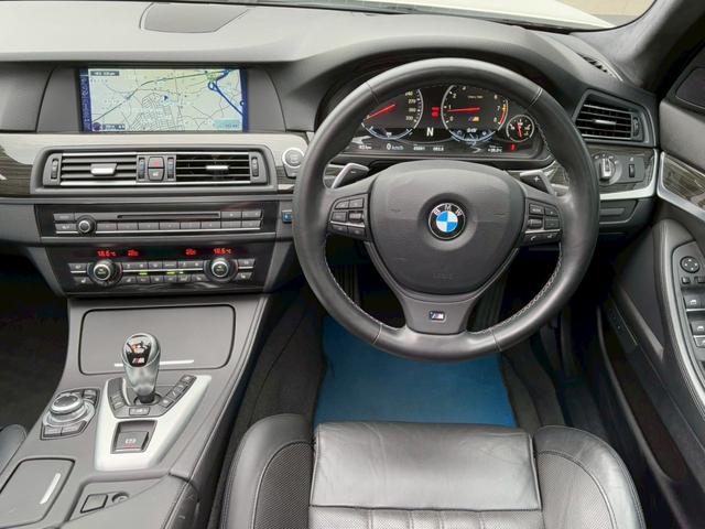 Ｍ５ Ｍ５　サンルーフ　黒革　パワーシート　シートヒーター　ベンチレーション　ヘッドアップディスプレイ　トップビューカメラ　ＥＴＣ　記録簿（15枚目）