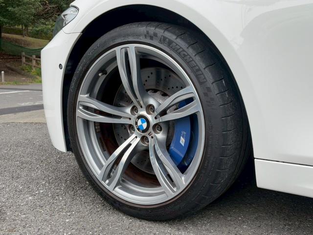 Ｍ５ Ｍ５　サンルーフ　黒革　パワーシート　シートヒーター　ベンチレーション　ヘッドアップディスプレイ　トップビューカメラ　ＥＴＣ　記録簿（42枚目）