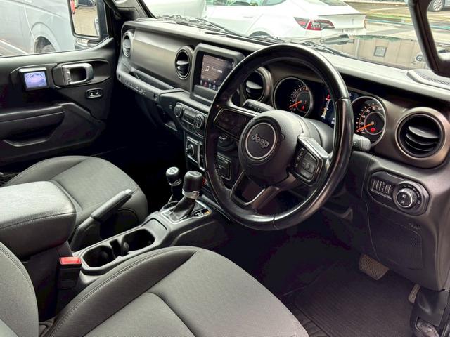 ジープ・ラングラーアンリミテッド ウィリス 100台限定車 スマートキー Bカメラ ブルートゥース クルーズコントロール オートエアコン ETC!(13枚目)