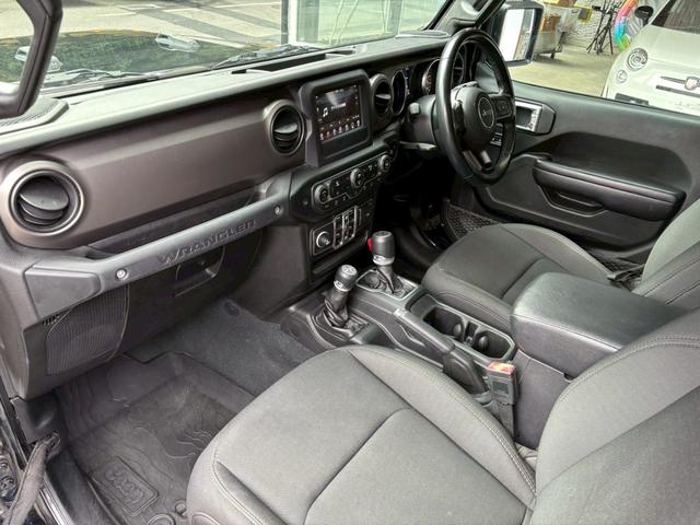 ジープ・ラングラーアンリミテッド ウィリス 100台限定車 スマートキー Bカメラ ブルートゥース クルーズコントロール オートエアコン ETC!(15枚目)