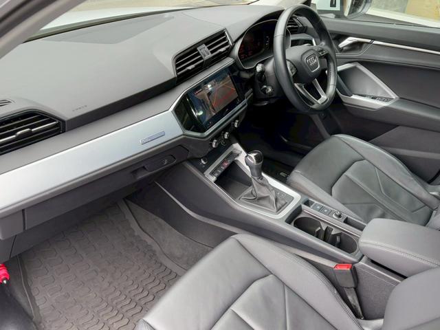 運転席、助手席共にキレイなシートです！