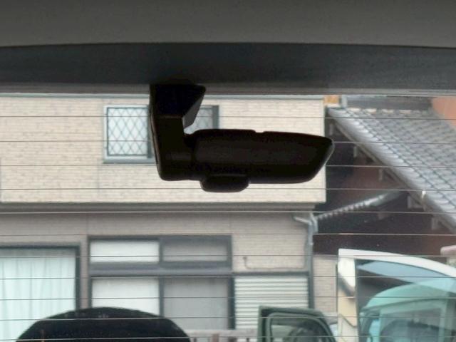 今や必須アイテムのドライブレコーダーも前後装備しております！