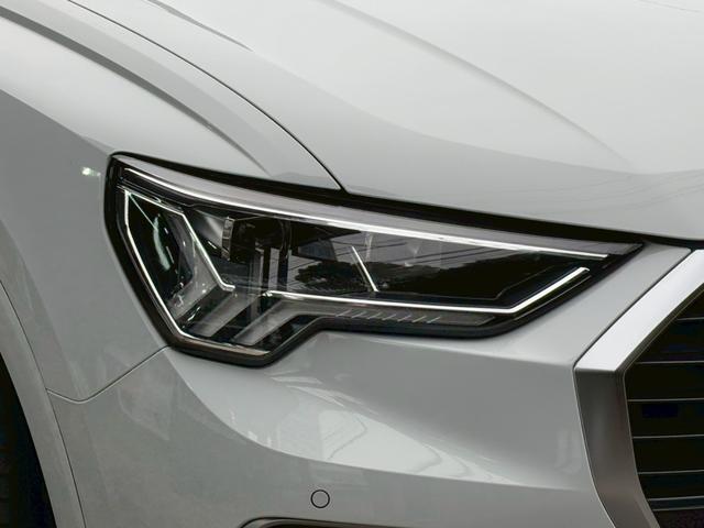 ヘッドライトも黄ばみや曇り無くピカピカです！